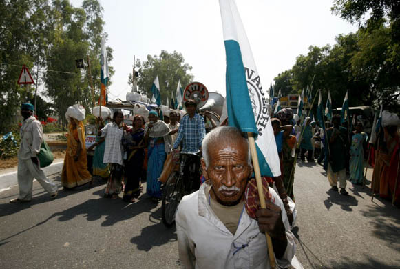 A landless farmer walks walks in the Janadesh rally