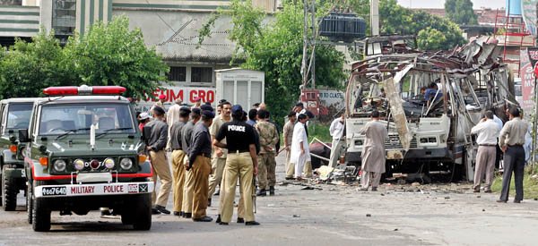 pakistan suicide bomb attack