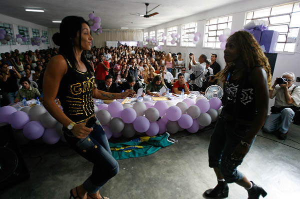 Prison inmates compete in a music contest