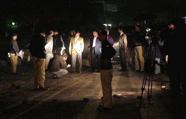 Police killed in Lahore suicide bombing