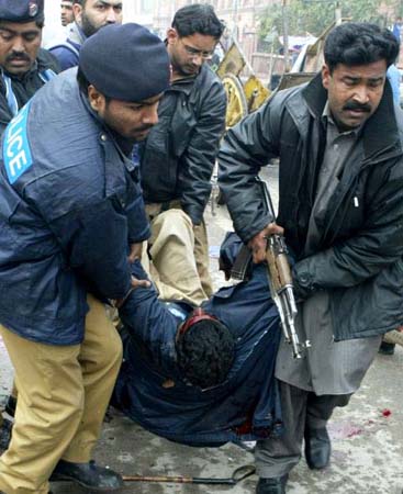 Police killed in Lahore suicide bombing
