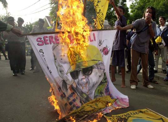 Protestors demonstrate agains former Indonesian President Suharto