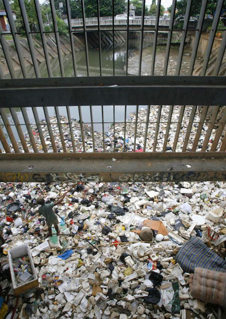 Rubbish problem in Jakarta 