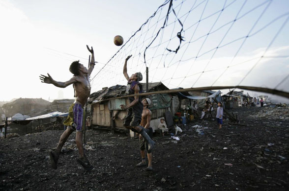 Volleyball on a rubbish dump in Manila