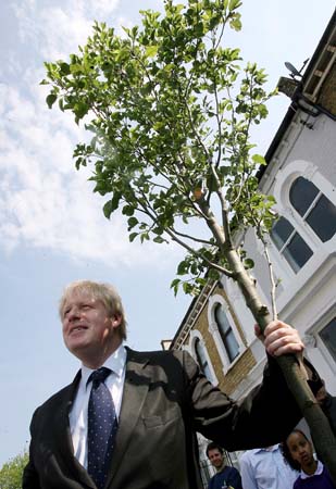 boris johnson plants pear tree