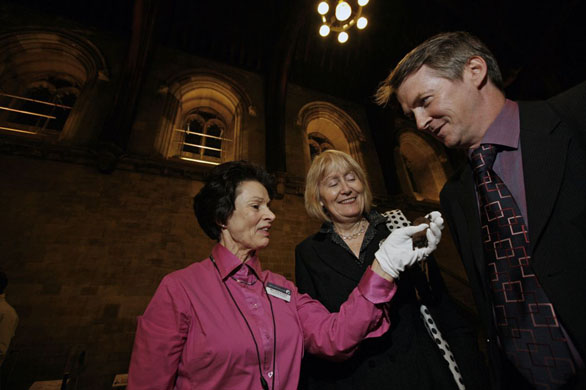 Jenny Clark with noctule bat, Madeline Moon MP and Huw Irranca-Davies MP, Minister for sustainable development in Westminster hall