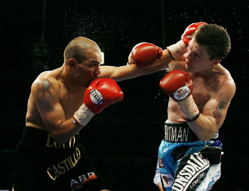 Ricky Hatton trades punches Jose Luis Castillo