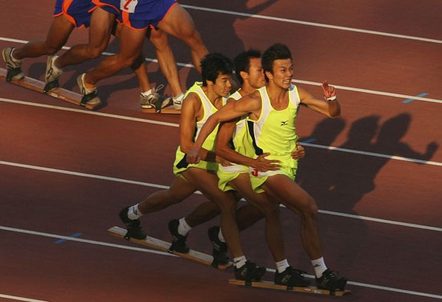 Final of the 60m men's wooden shoes competition