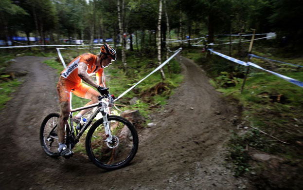 Jelmer Pietersma competes in the elite men's cross country finals