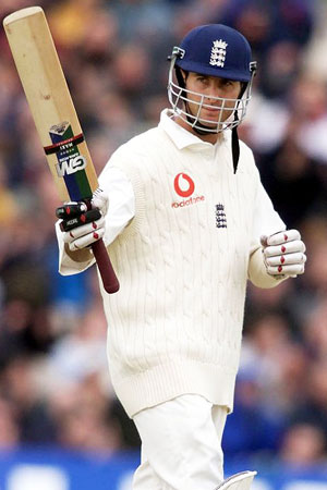 Vaughan scores his first Test hundred