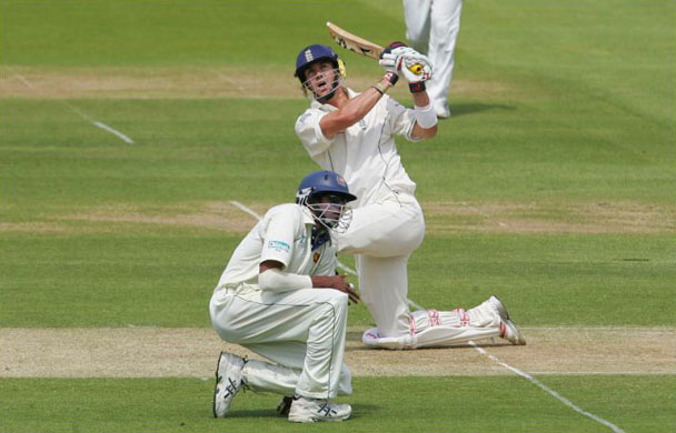 Pietersen sweeps Muralitharan for six in the 1st test against Sri Lanka at Lord's 2006 