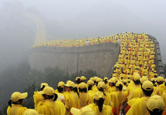 Thousands of volunteers take part in the Olympic torch ceremony