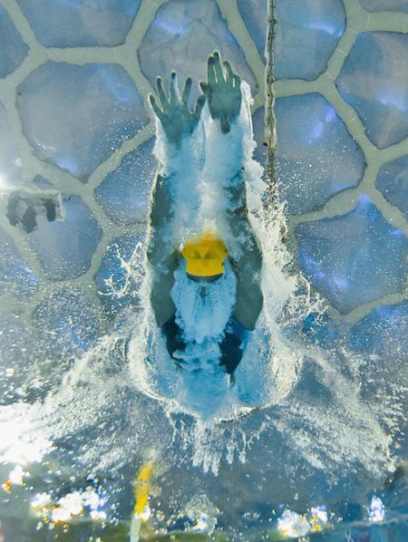 Australia's Grant Hackett competes during the men's 400m freestyle swimming heat