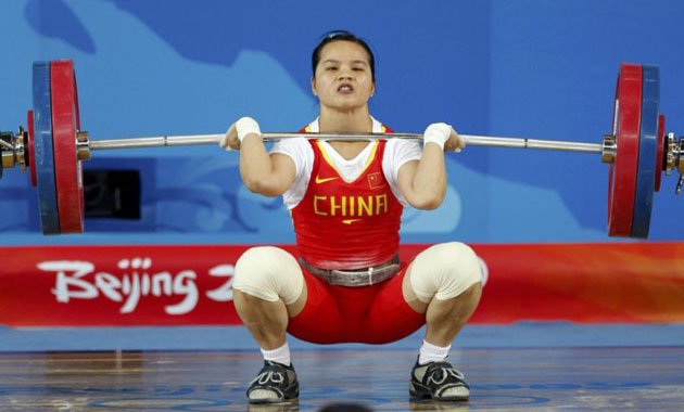 Chen Xiexia of China lifts 117 kg to set a new Olympic record in the women's 48kg Group A clean and jerk weightlifting competition in Beijing 