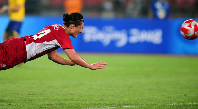 Olympic Women's football, Canada's Melissa Tancredi scores with a diving header