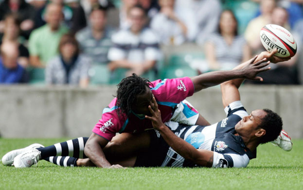 Marcel Garvey of Worcester Rugby battles for the loose ball with Vuga Lilo of Bristol Rugby