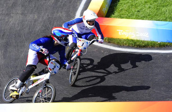 Shanaze Reade chasing the leader