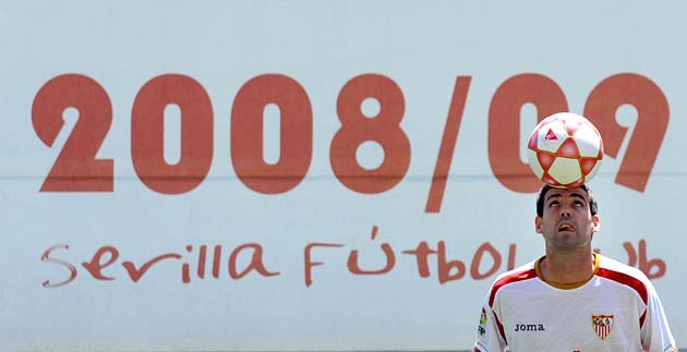 Fernando Navarro runs with the ball