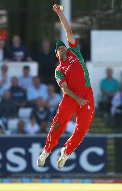 Dean Cosker fails to take a catch