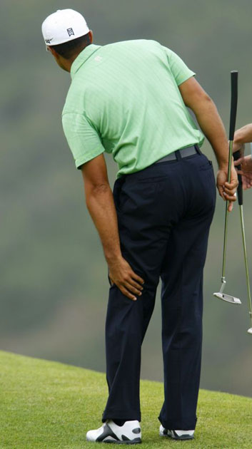 Tiger Woods touches his left knee at US Open 
