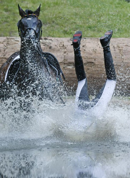 German Alexa Bendfeldt and her horse El Greco fall into a pond in Luhmuehlen 