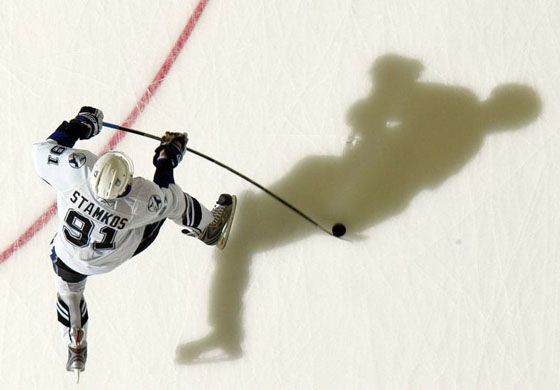 Steven Stamkos of the Tampa Bay Lightning warms up before playing the New Jersey Devils