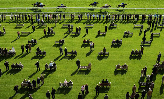 Film Set ridden by Frankie Dettori wins the Vodafone E.B.F. Maiden Stakes