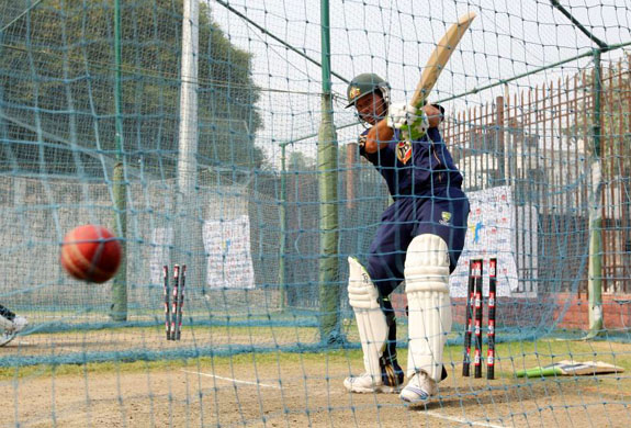 Ricky Ponting practices