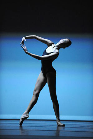  Ksenia Dubrovina in Approximate Sonata