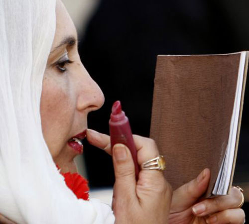 benazir bhutto hot. 2007: Benazir Bhutto gets