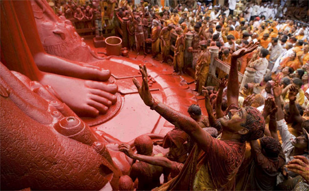 The Mahamastakabisheka Festival, held every 12 years at Shravanabelagola, South India. Karoki Lewis, India/UK. Winner, ‘Festival’, Single Image Travel Photographer of the Year 2006 
