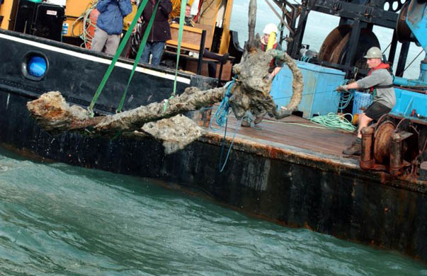 The anchor from the Mary Rose is lifted from the sea