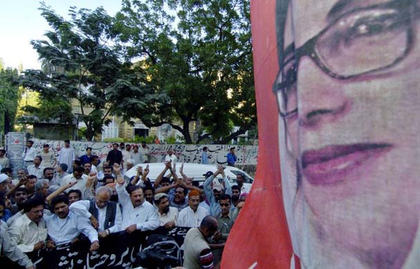 Protesters with posters of Benazir Bhutto 