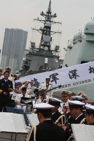 Chinese ship visiting Japan