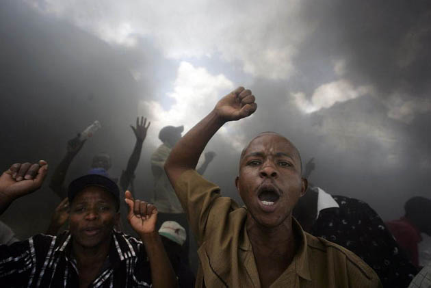 Nairobi, Kenya: Residents of Kayole protest against police harassment and alleged execution of arrested suspects from the area