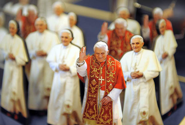 Washington, US: Miniture cut outs of Pope Benedict XVI are among the many items on sale to commemorate his visit