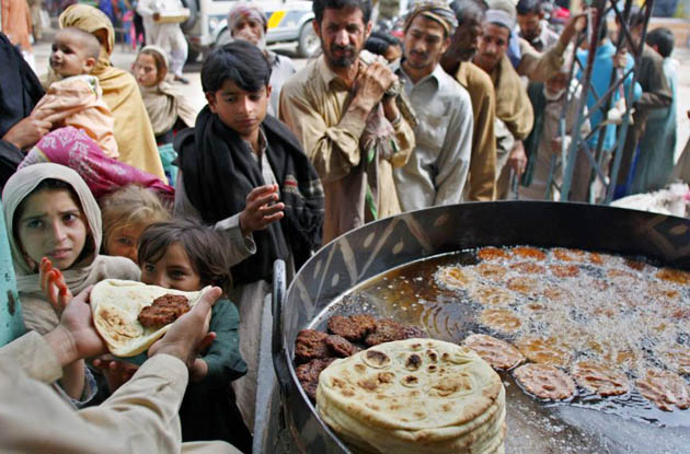 http://static.guim.co.uk/Guardian/world/gallery/2008/apr/15/photography1/GD6834669@Pakistani-poor-people-5608.jpg