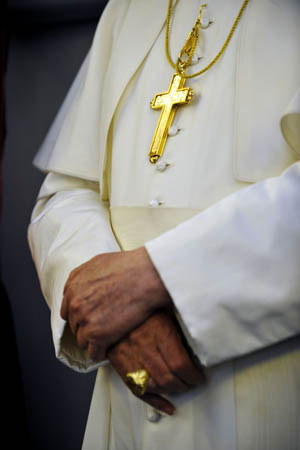 Pope Benedict XVI arrives in the US