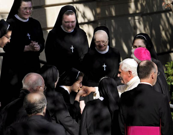 Pope Benedict XVI arrives in the US