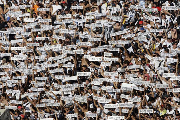 Ponte Preta's fans cheer their team 