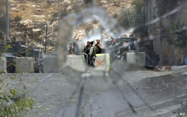 Nilin, West Bank: Israeli border police officers stand at a checkpoint