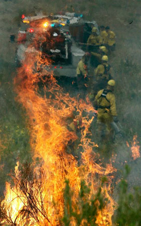 Lakewood, US: Firefighters battle a blaze that threatened homes near Green Mountain
