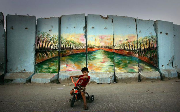 Security wall in sadr city 