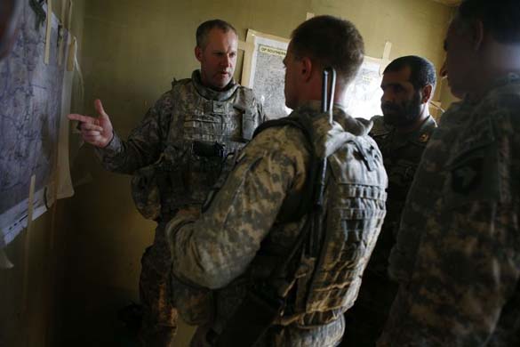 Colonel Pete Johnson, 101st Airborne Division explains operations to his men