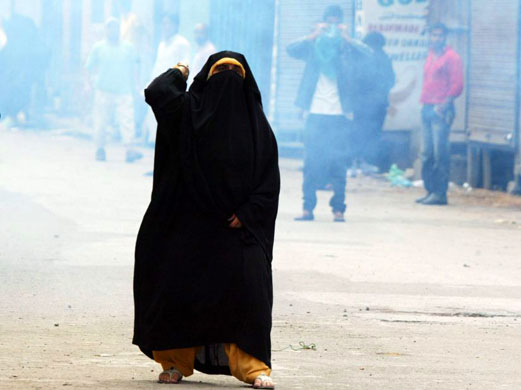 rioting in Srinagar, Kashmir 