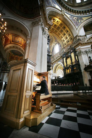 mobile organ St Paul Cathedral