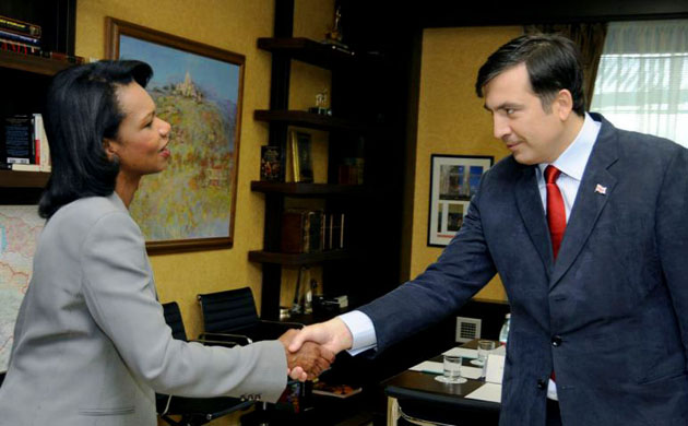 Condoleezza Rice shakes hands with Georgia's President Mikheil Saakashvili