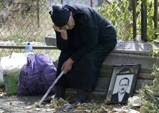 A Georgian refugee cries