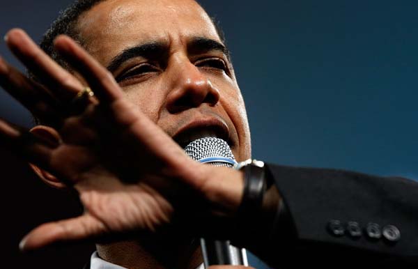 Obama makes campaign speech