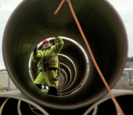 The first 18-meter-long and 1.40-meter diameter pipes for the gas pipeline OPAL
